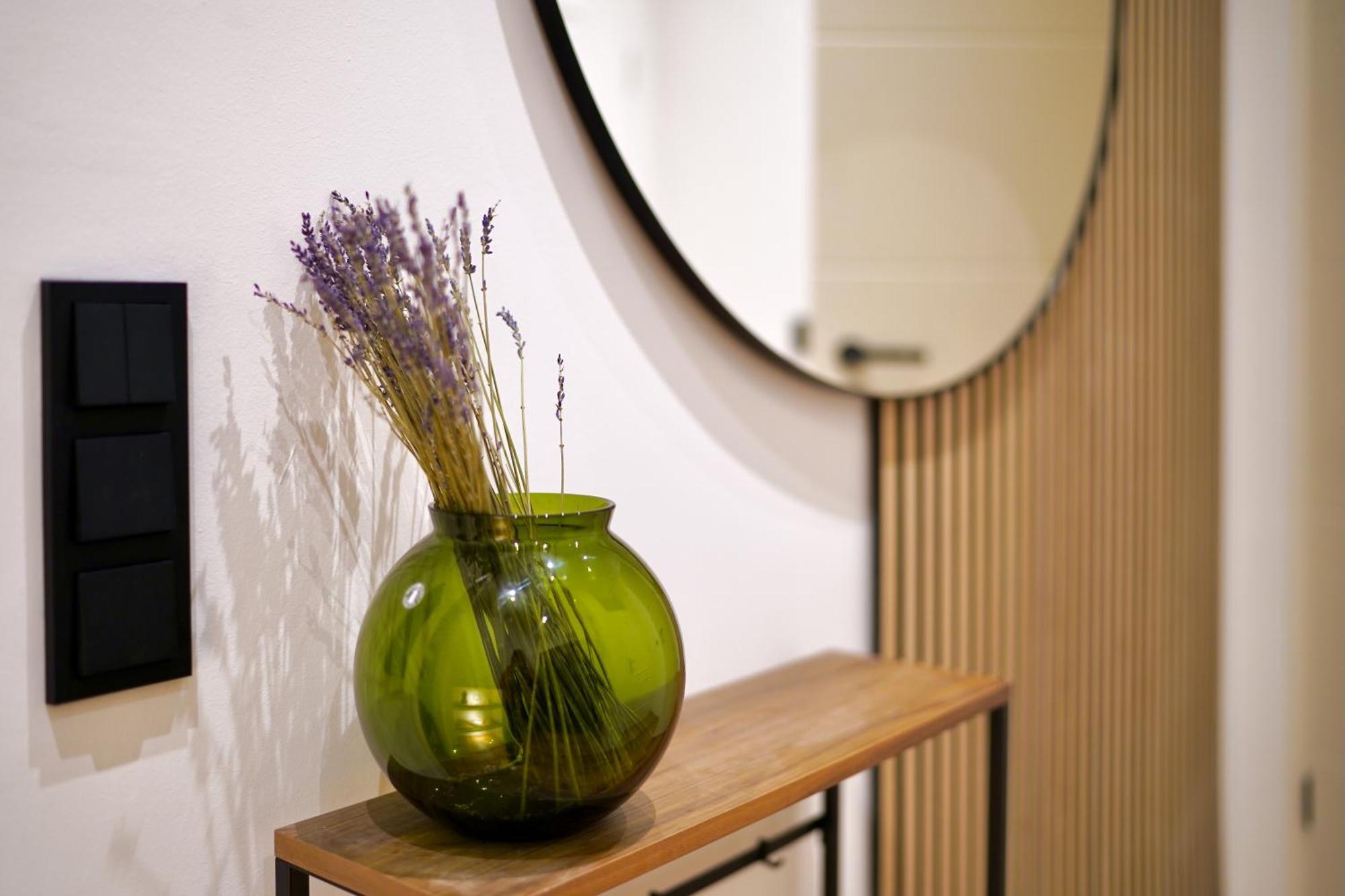 צוויקאו Edler Wohnraum Luxurioeses Stadtstudio Mit Balkon, Kaffeevollautomat & Klima מראה חיצוני תמונה